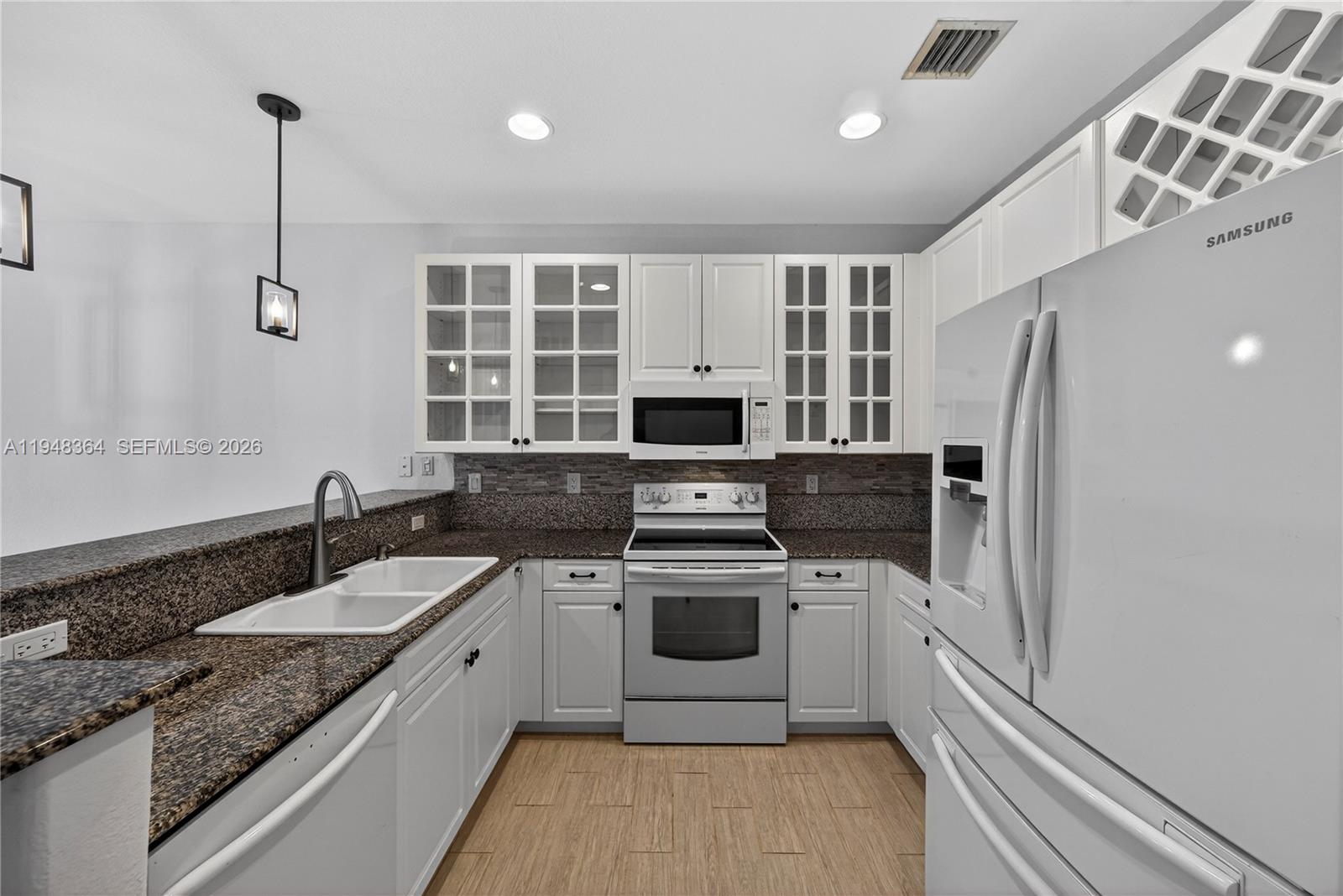 WILLOW GROVE - Residential Lease