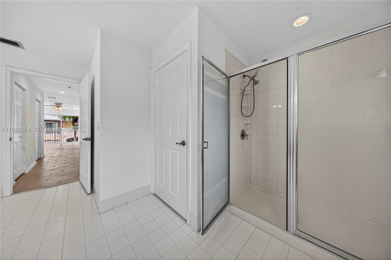 WILLOW GROVE - Residential Lease