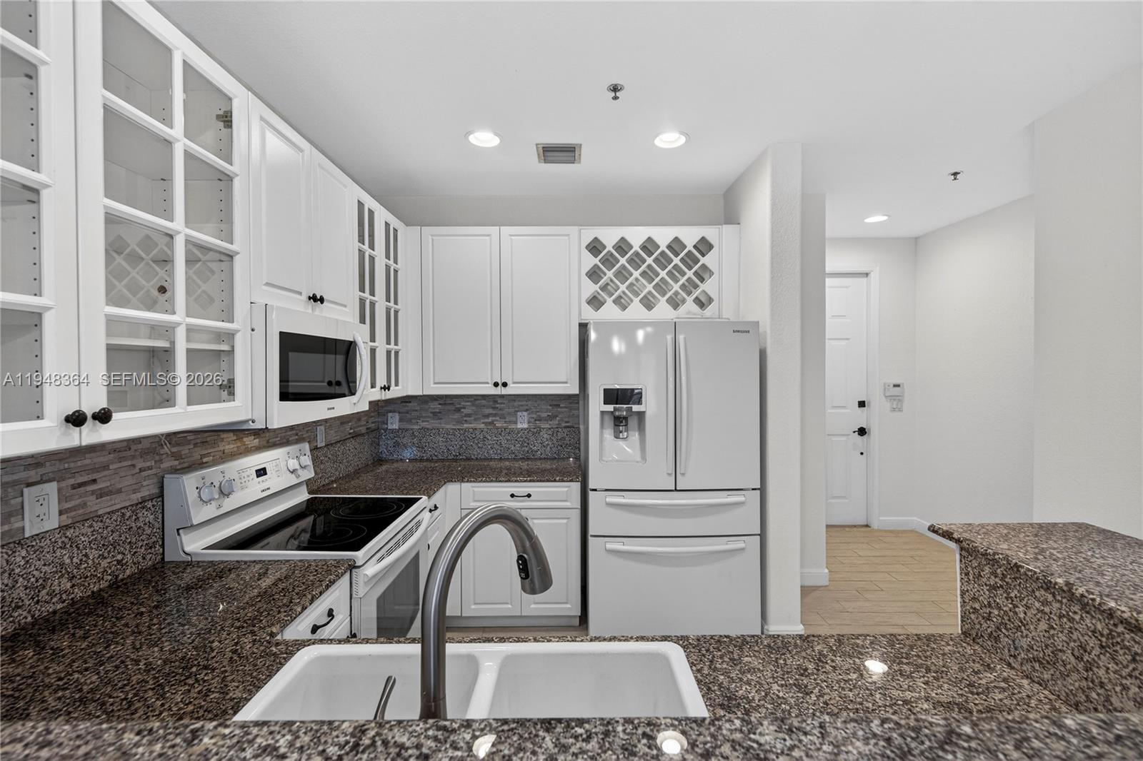 WILLOW GROVE - Residential Lease