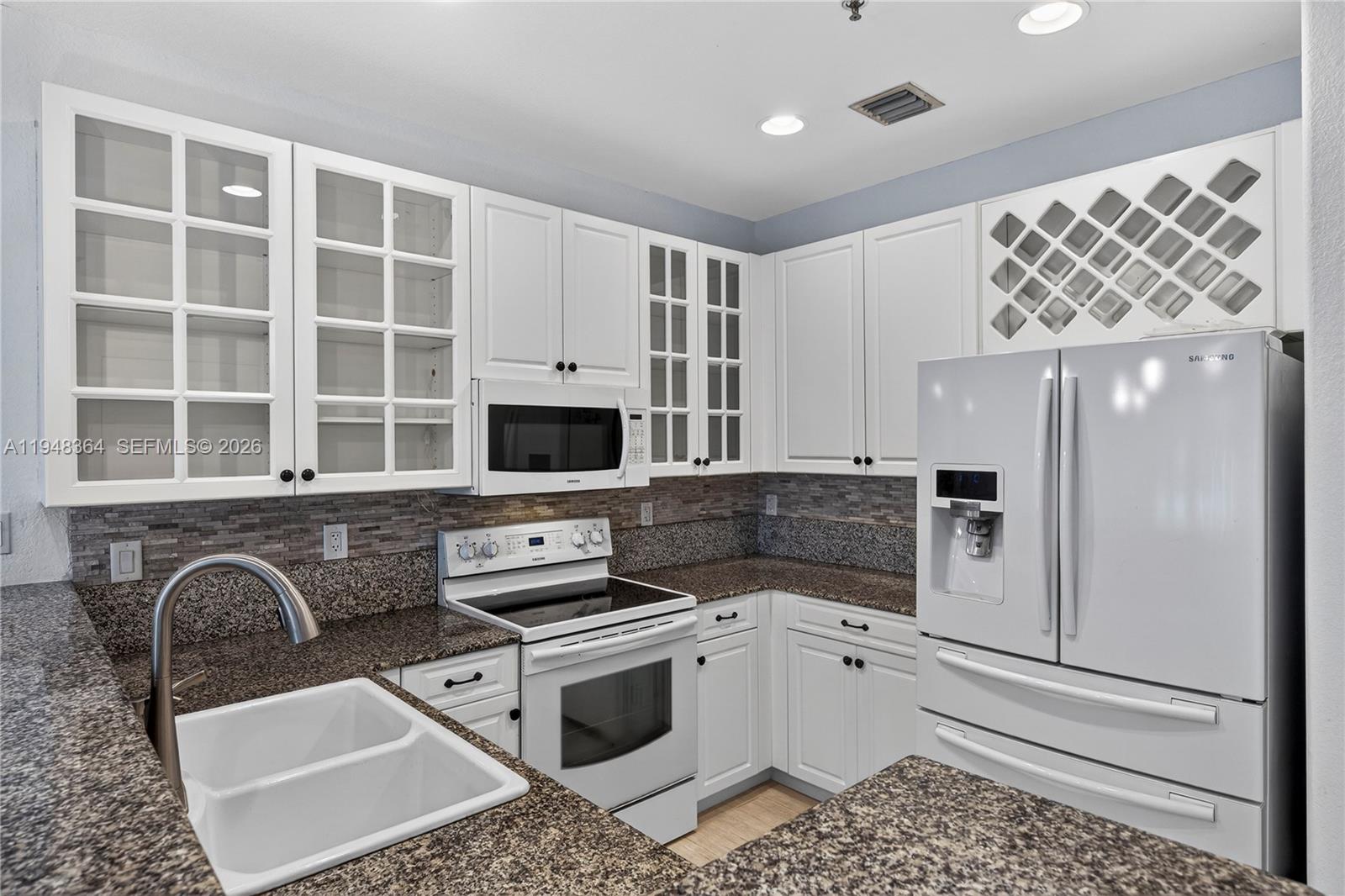 WILLOW GROVE - Residential Lease