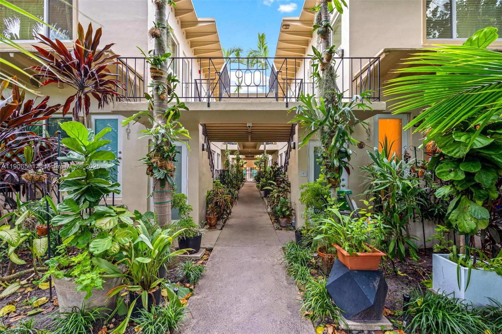 900 MERIDIAN CONDO - Residential Lease