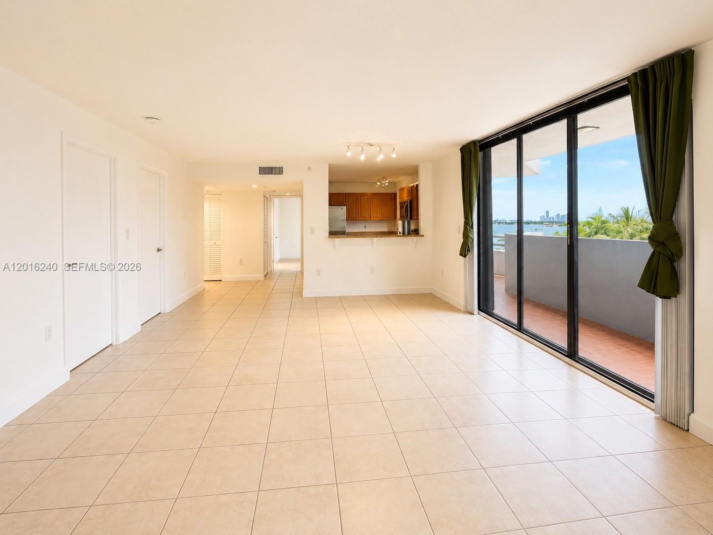 555 NE 30th St 404