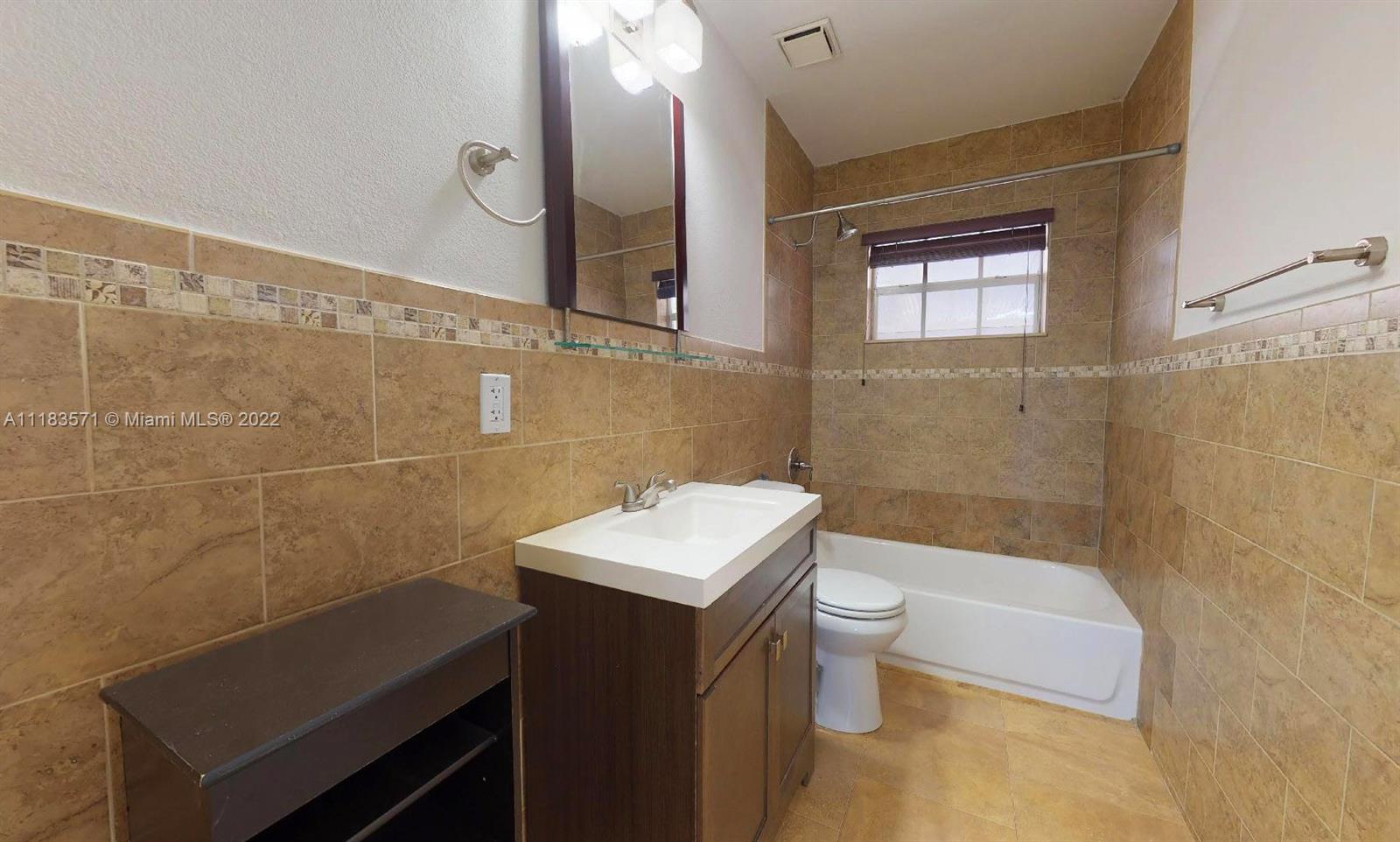 21ST CENTURY HOMES 3RD SE - Residential Lease