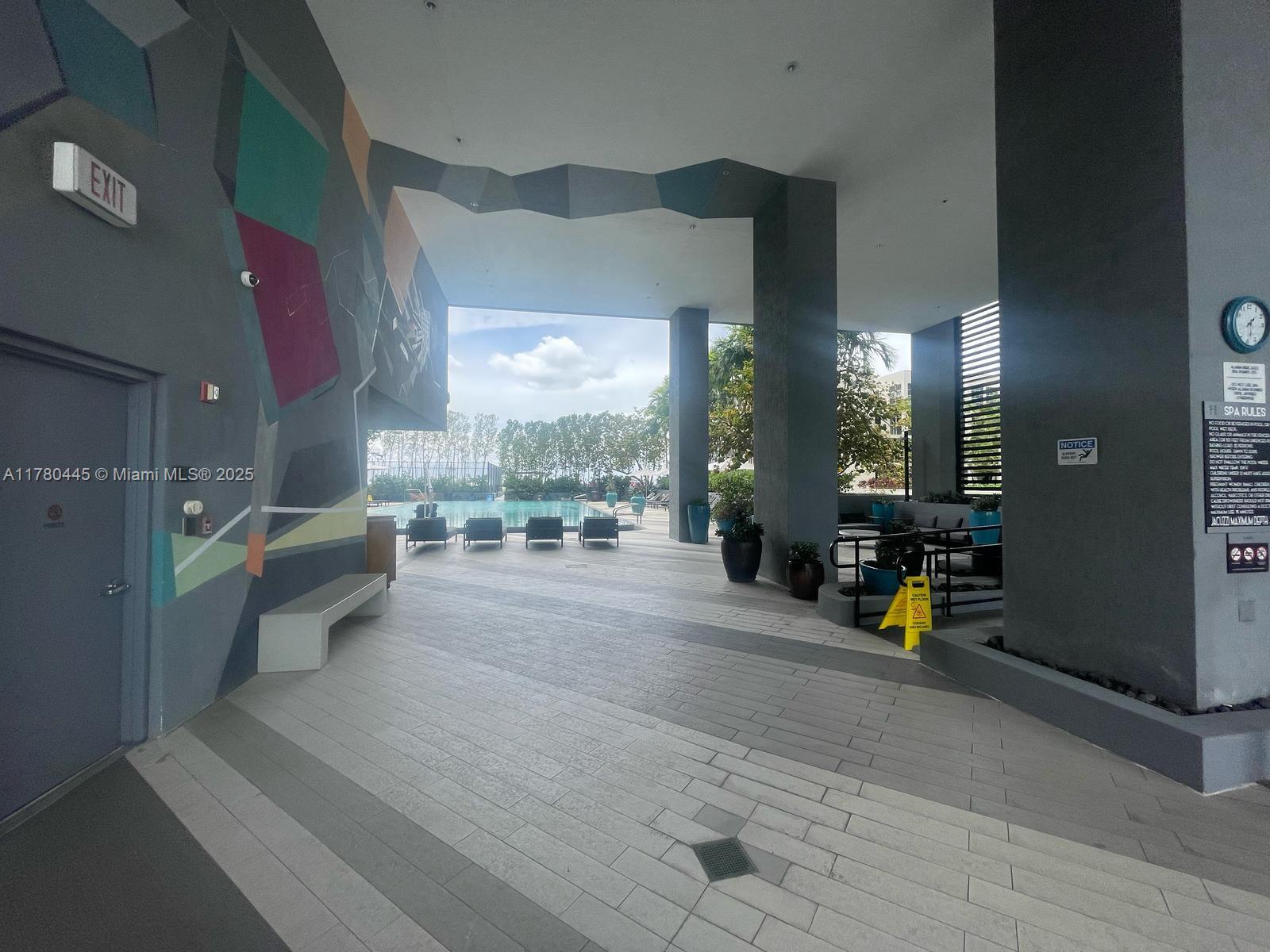 HYDE MIDTOWN - Residential