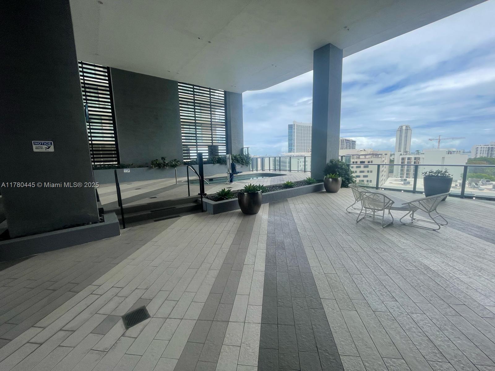 HYDE MIDTOWN - Residential