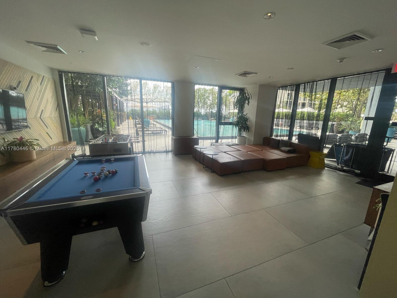 HYDE MIDTOWN - Residential