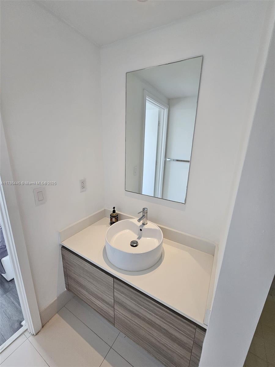 HYDE MIDTOWN - Residential
