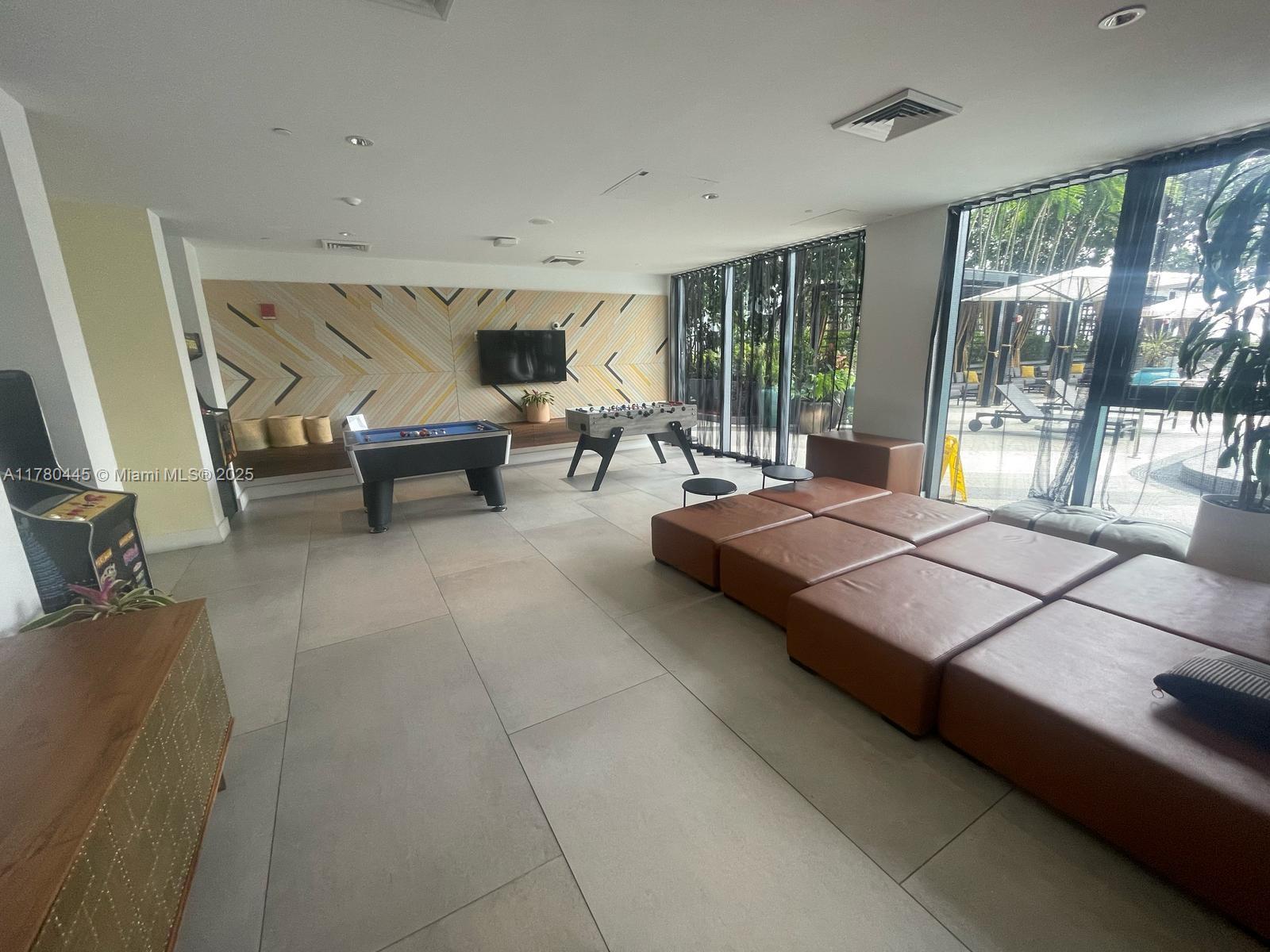 HYDE MIDTOWN - Residential
