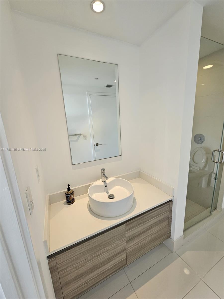 HYDE MIDTOWN - Residential
