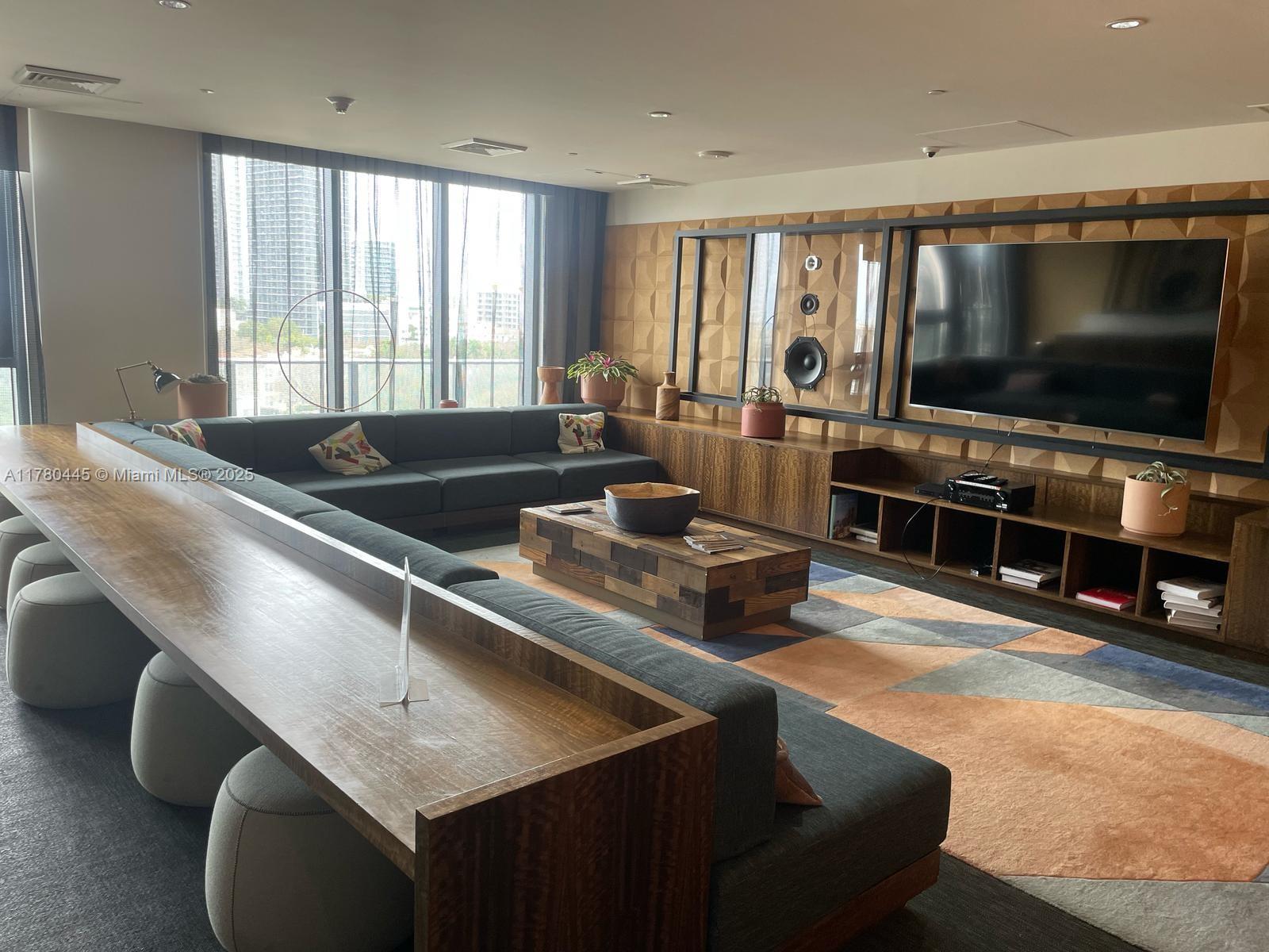 HYDE MIDTOWN - Residential