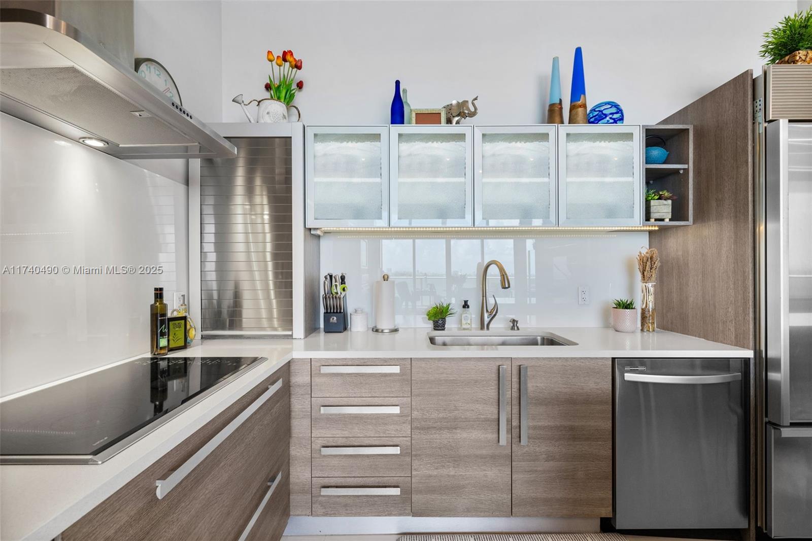 PARAMOUNT BAY CONDO - Residential