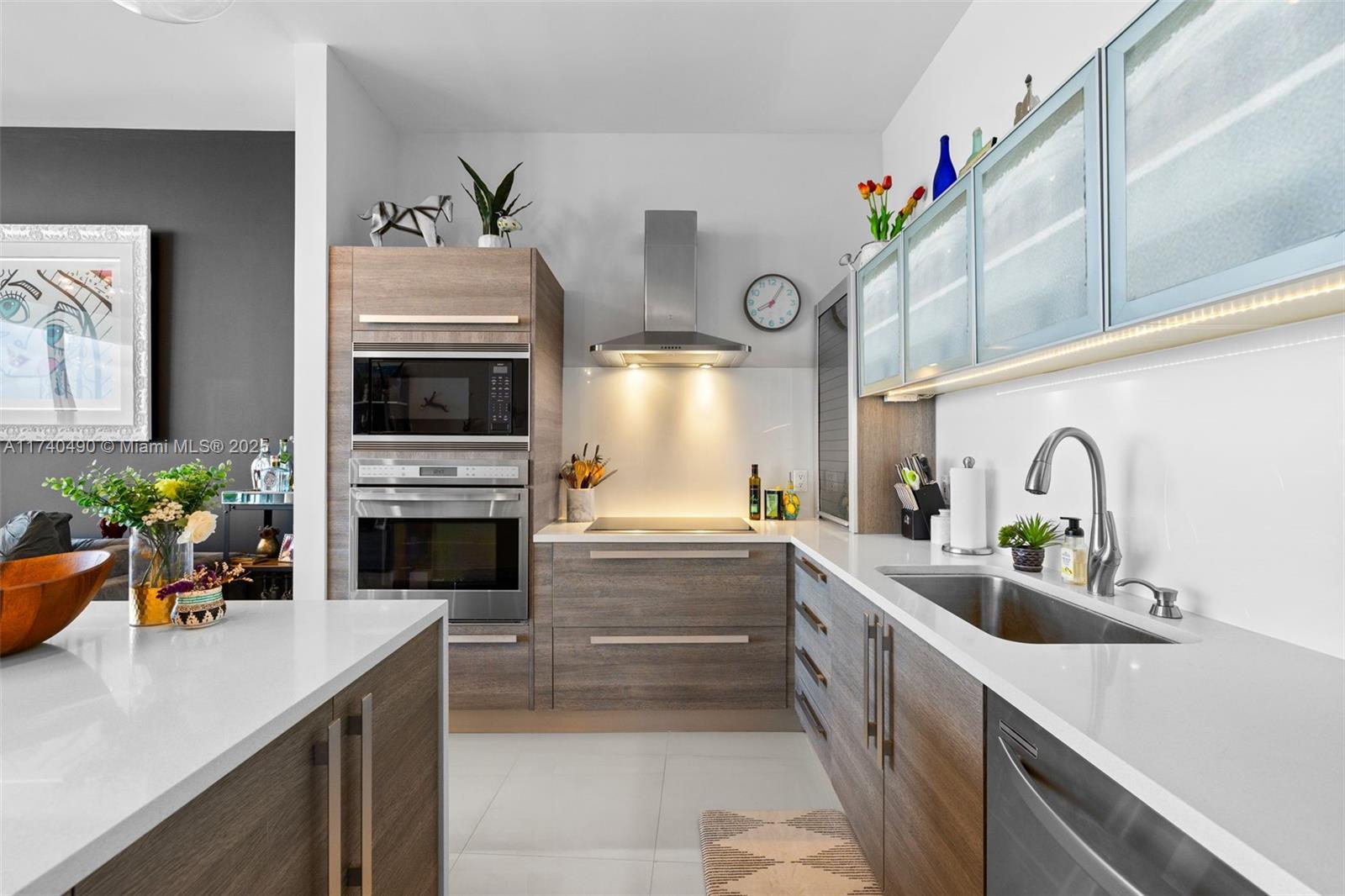 PARAMOUNT BAY CONDO - Residential