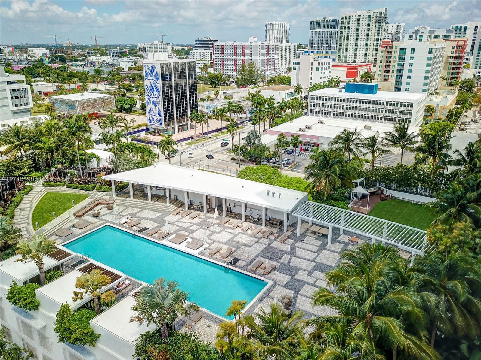 PARAMOUNT BAY CONDO - Residential