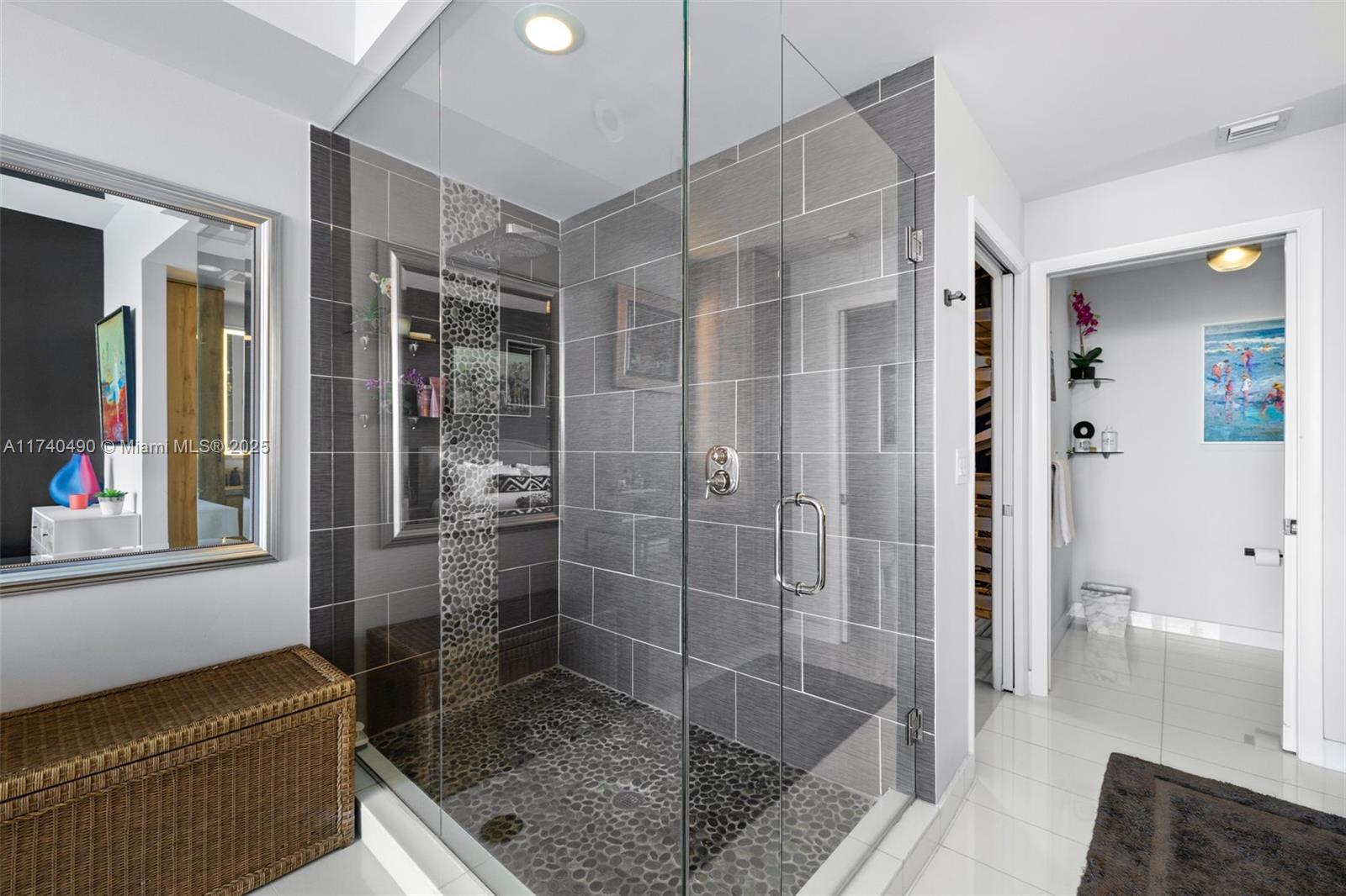 PARAMOUNT BAY CONDO - Residential