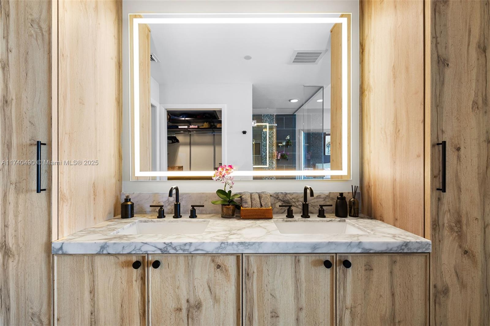 PARAMOUNT BAY CONDO - Residential