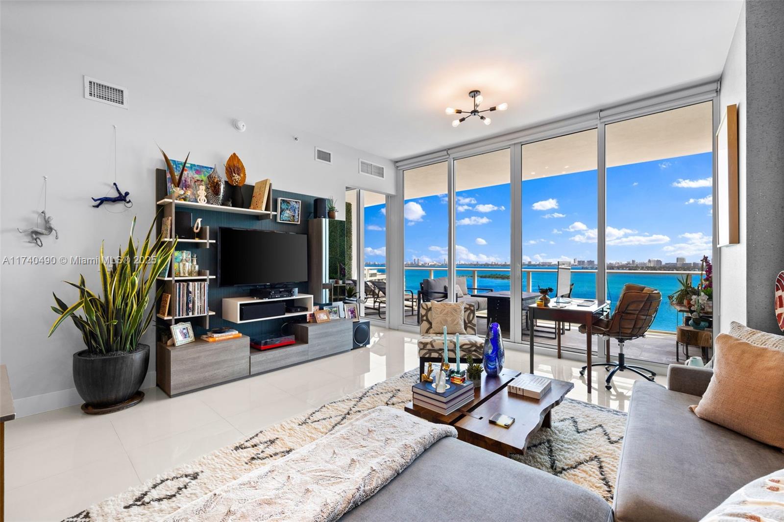 PARAMOUNT BAY CONDO - Residential
