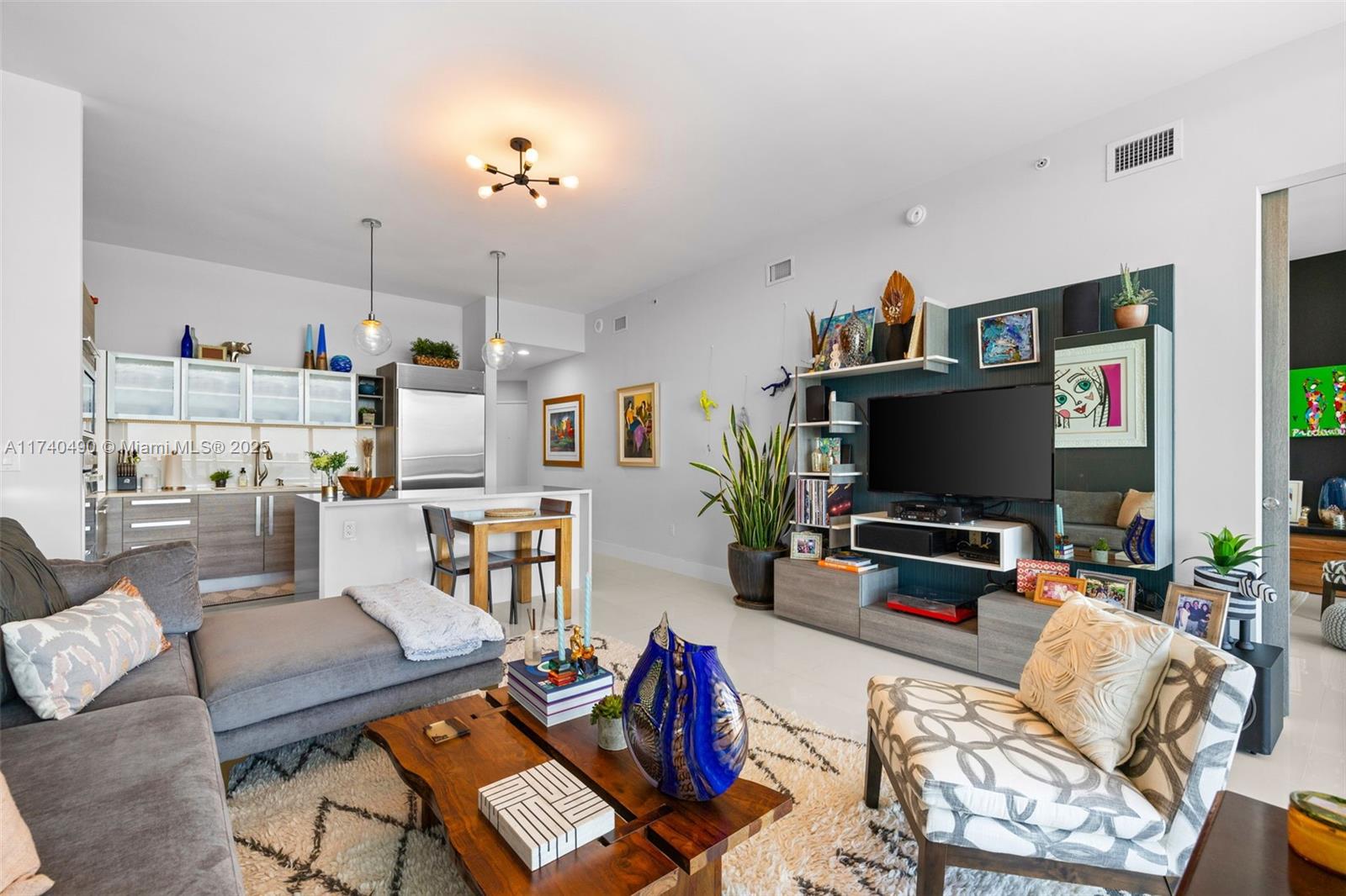 PARAMOUNT BAY CONDO - Residential