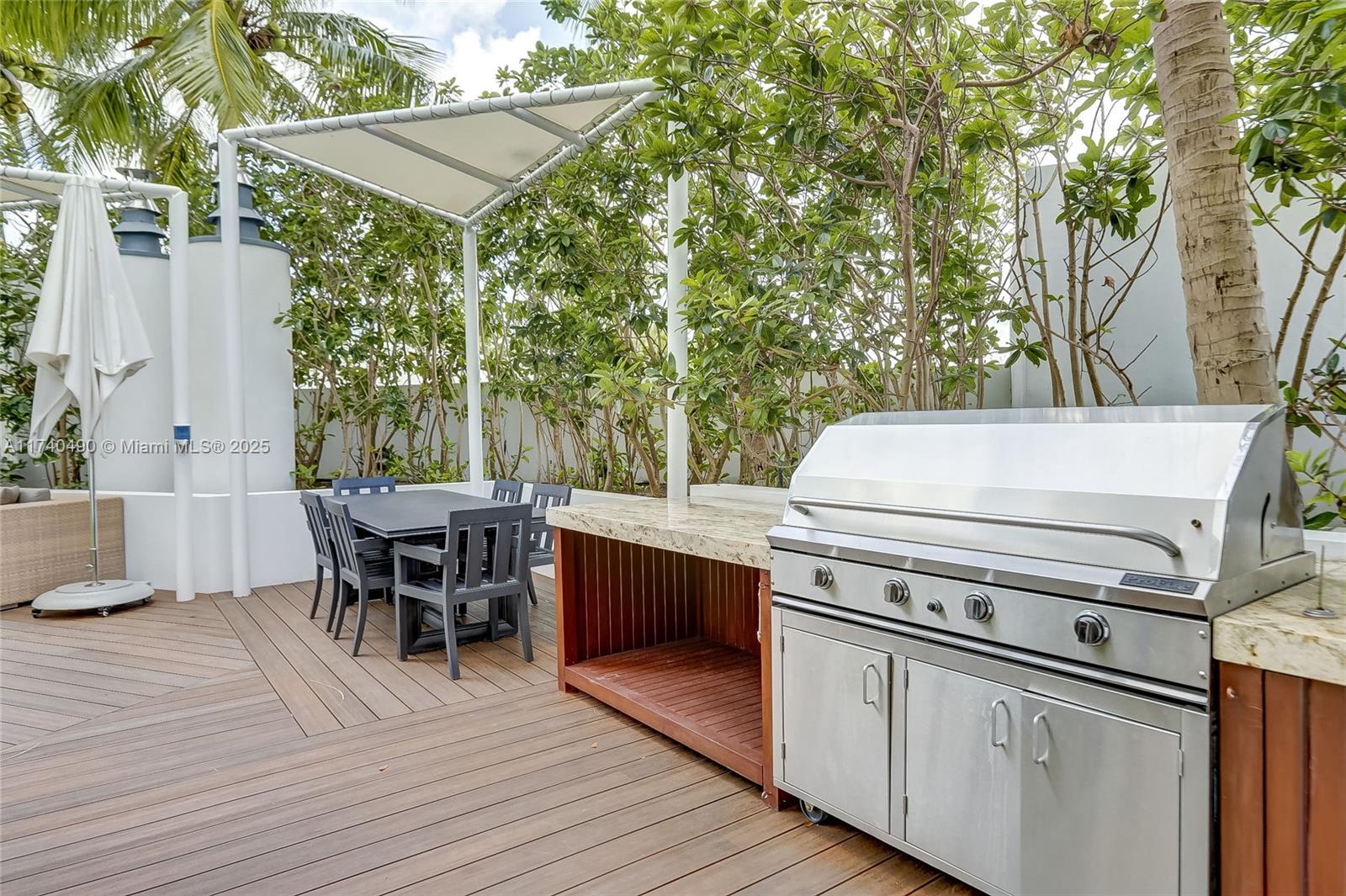 PARAMOUNT BAY CONDO - Residential