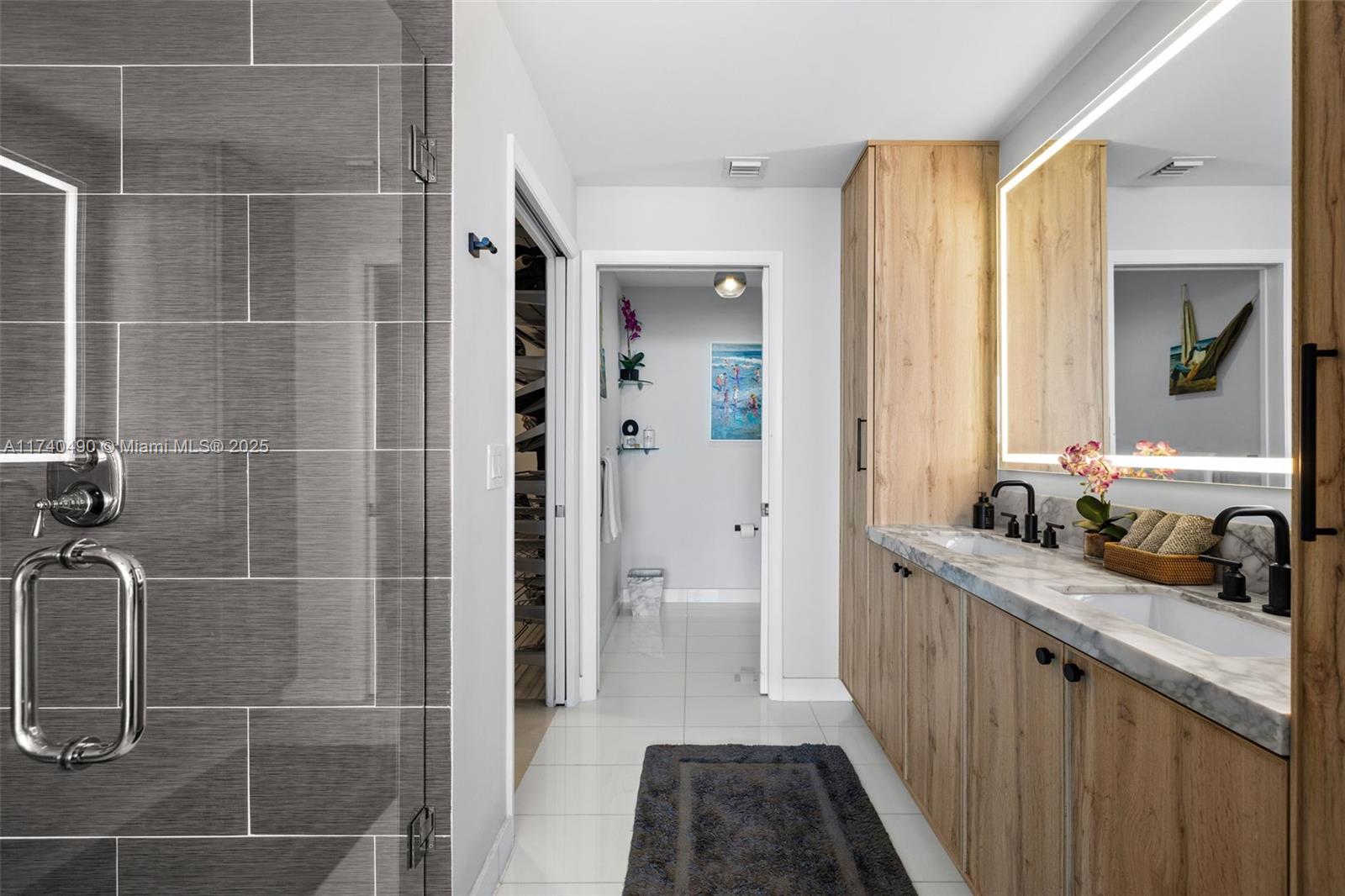 PARAMOUNT BAY CONDO - Residential