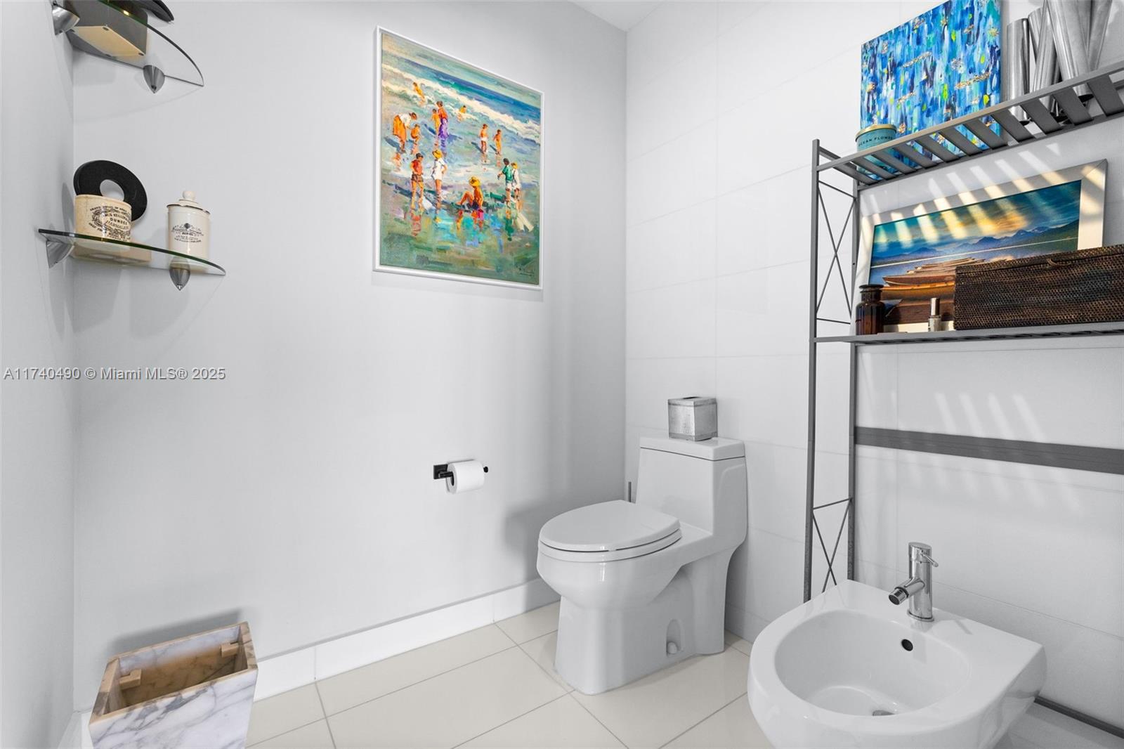 PARAMOUNT BAY CONDO - Residential