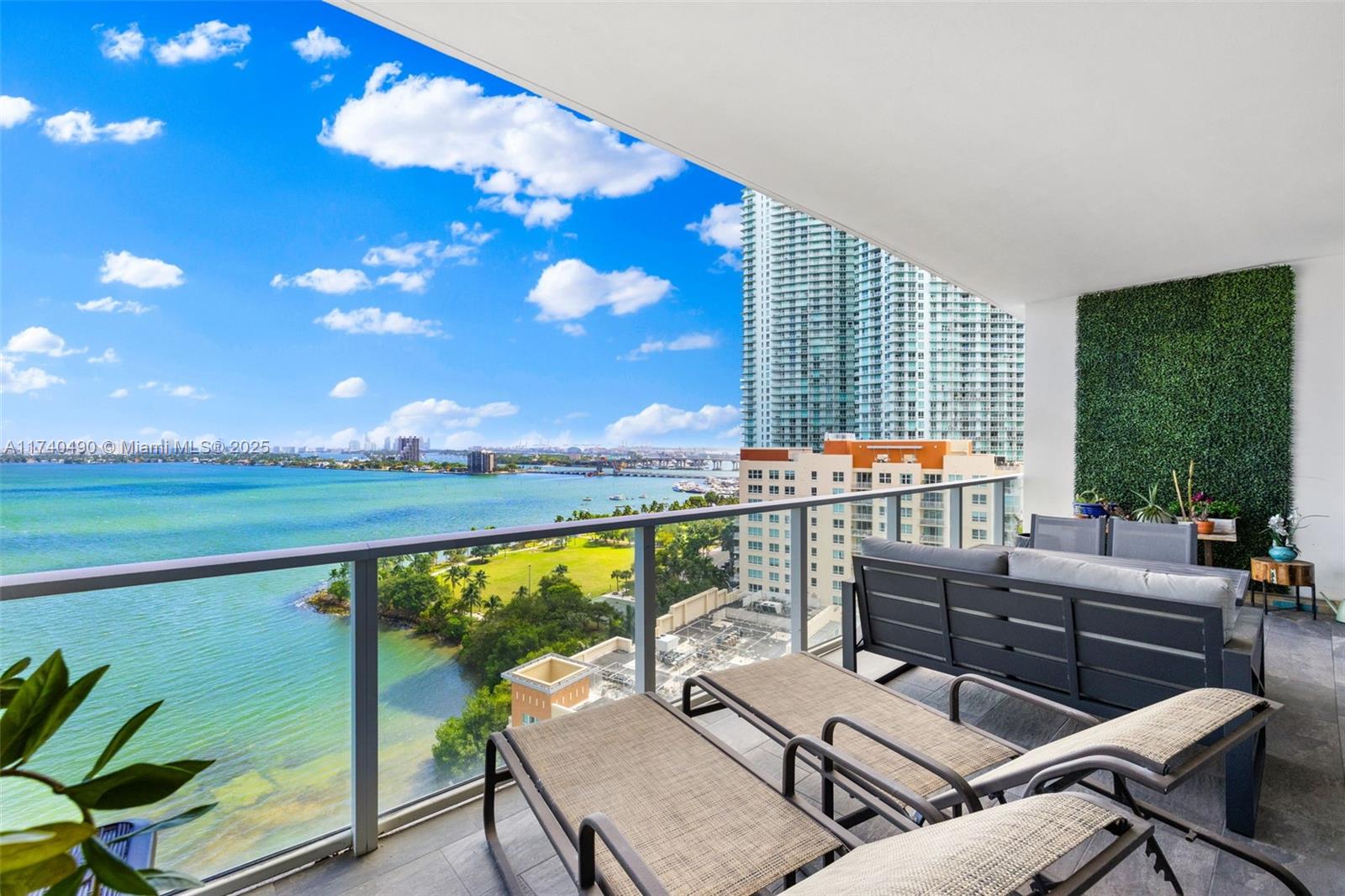 PARAMOUNT BAY CONDO - Residential