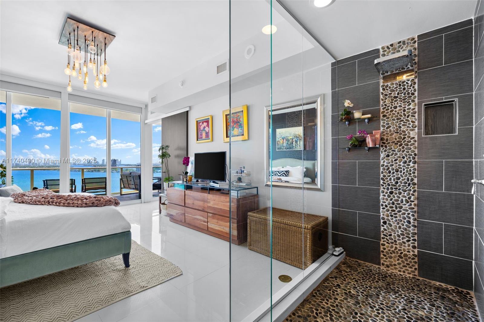 PARAMOUNT BAY CONDO - Residential
