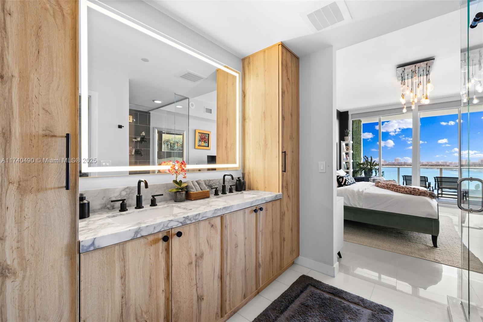 PARAMOUNT BAY CONDO - Residential