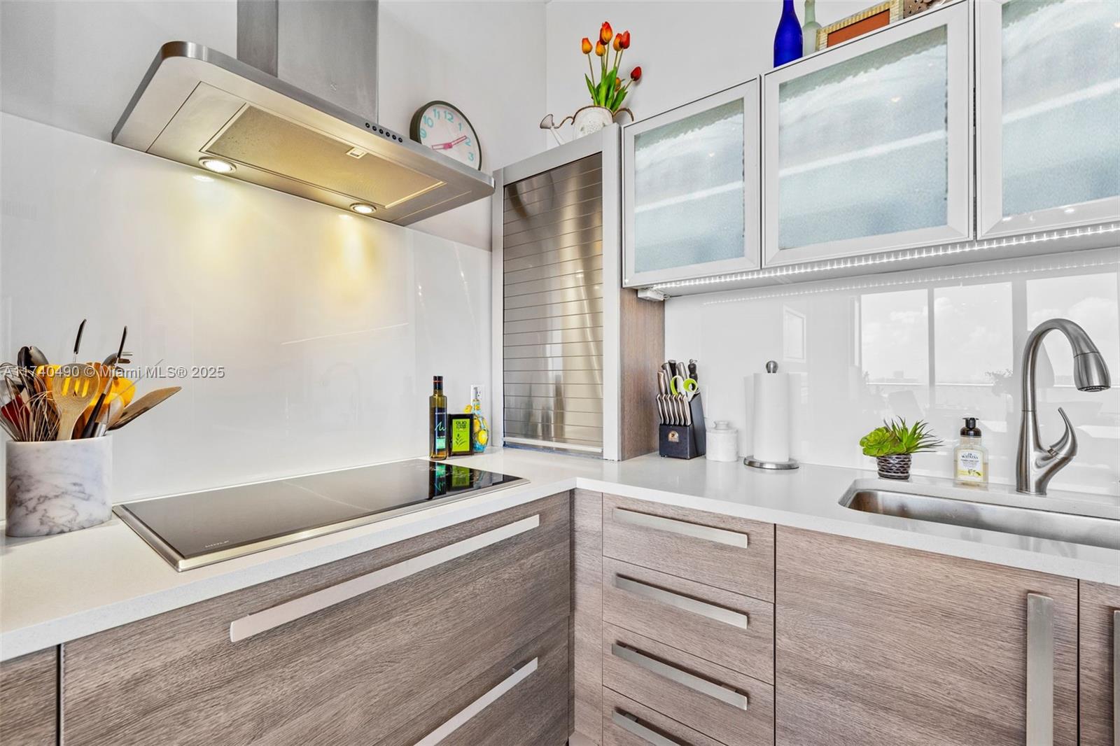 PARAMOUNT BAY CONDO - Residential