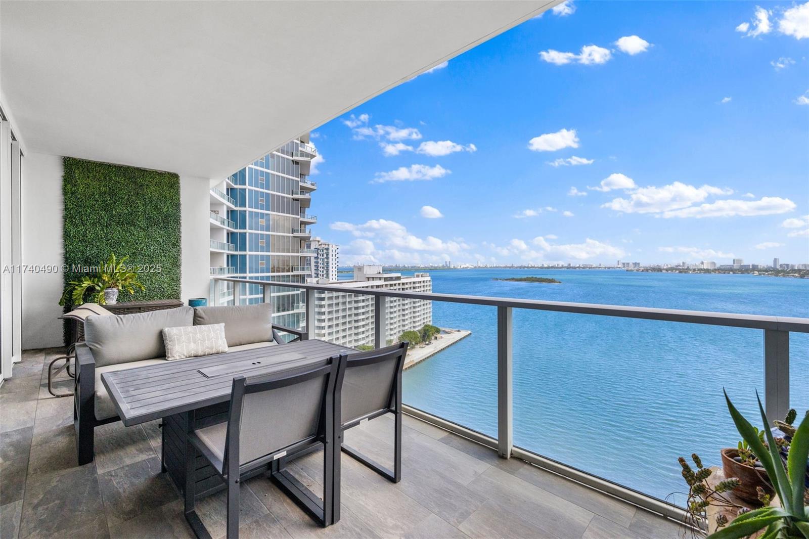 PARAMOUNT BAY CONDO - Residential