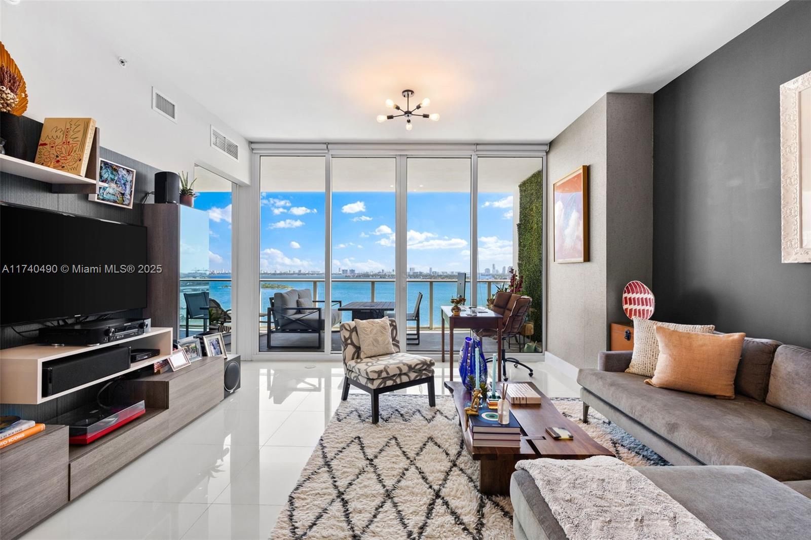 PARAMOUNT BAY CONDO - Residential