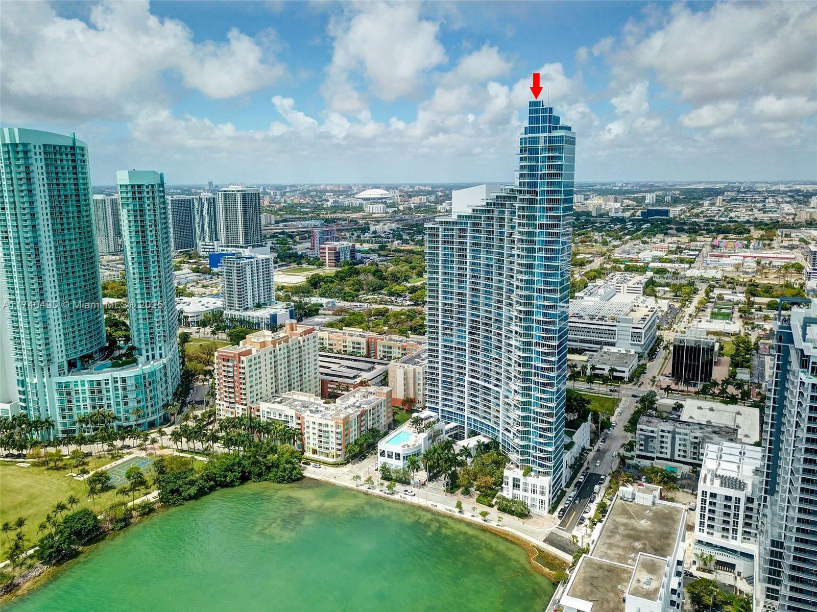 PARAMOUNT BAY CONDO - Residential