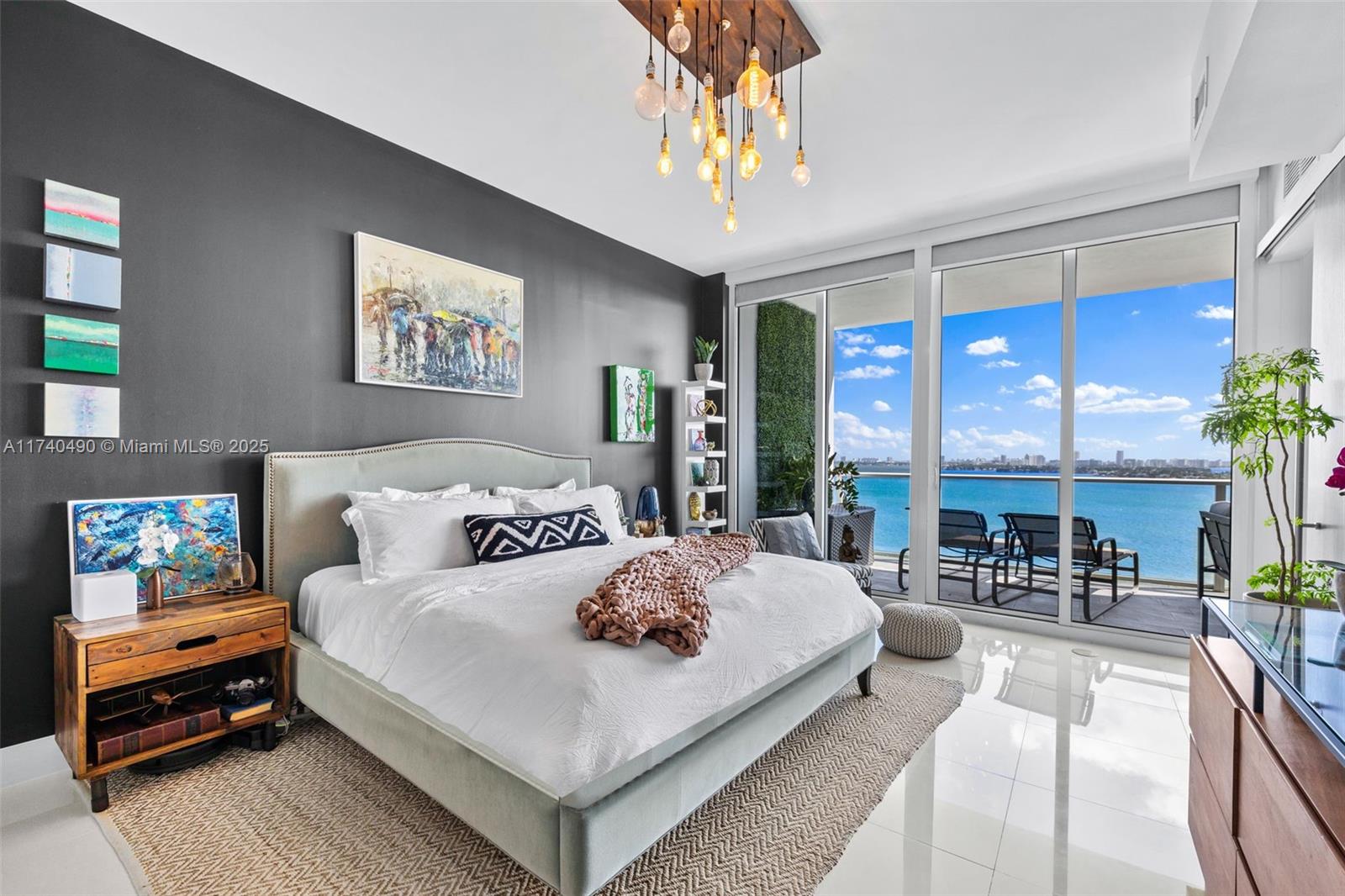 PARAMOUNT BAY CONDO - Residential