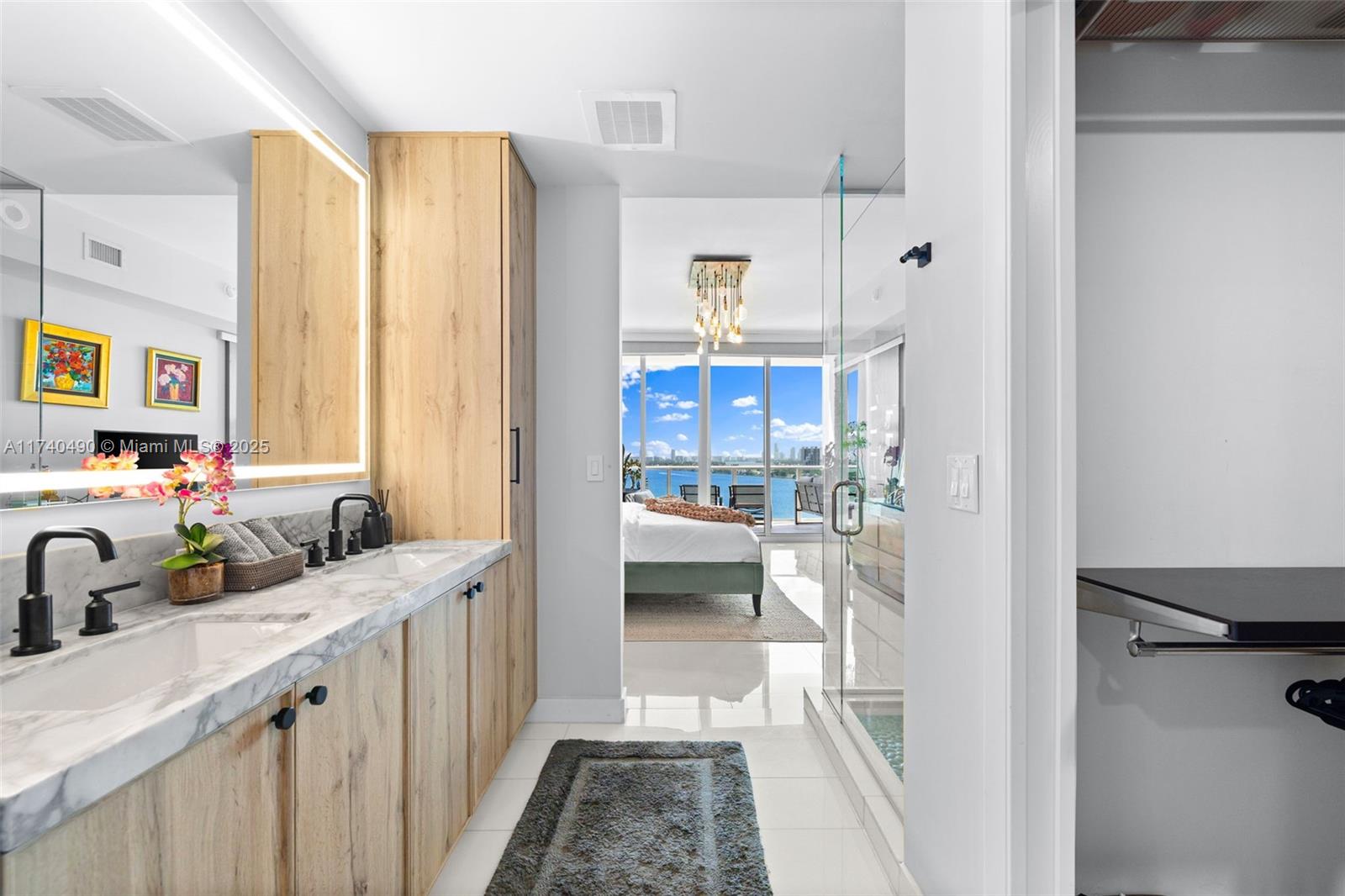 PARAMOUNT BAY CONDO - Residential