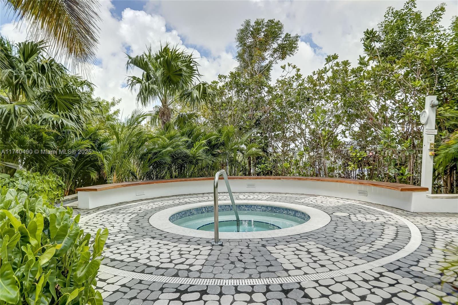 PARAMOUNT BAY CONDO - Residential
