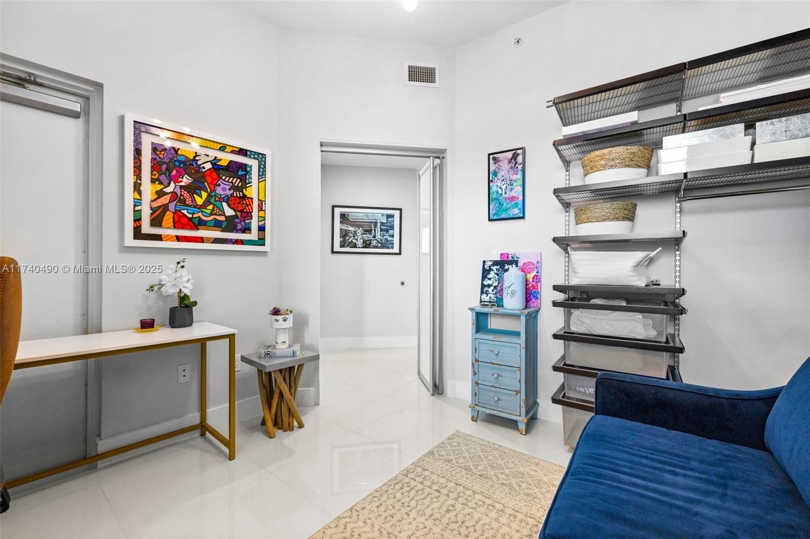PARAMOUNT BAY CONDO - Residential