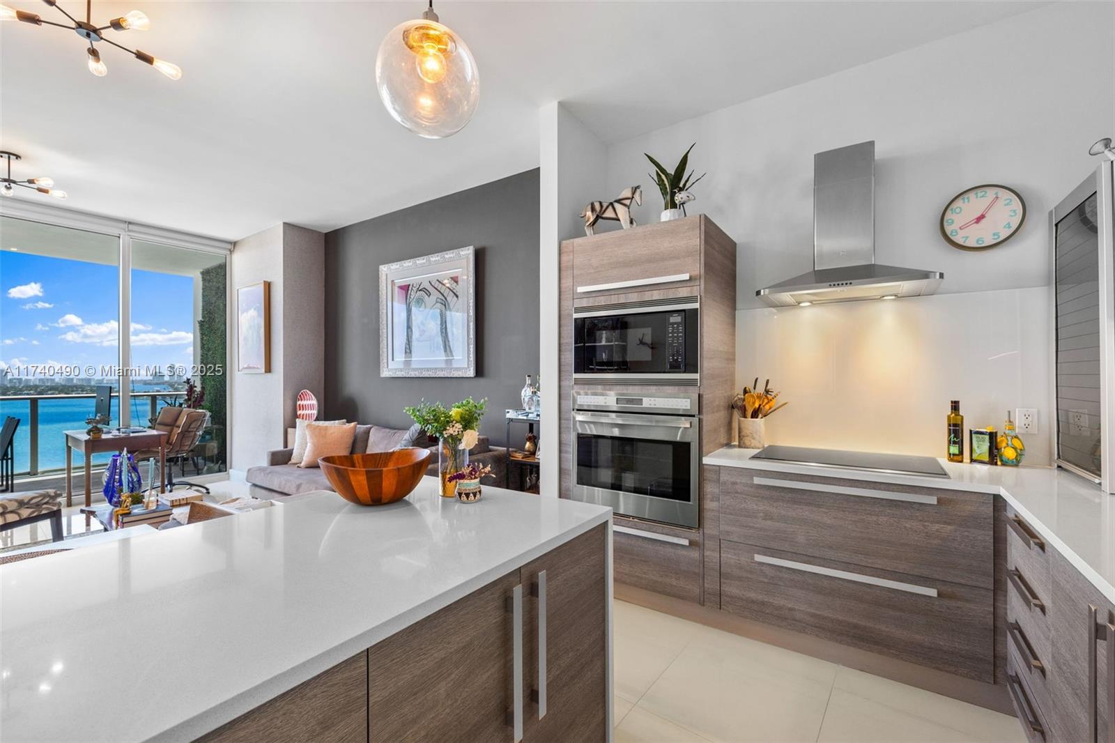 PARAMOUNT BAY CONDO - Residential