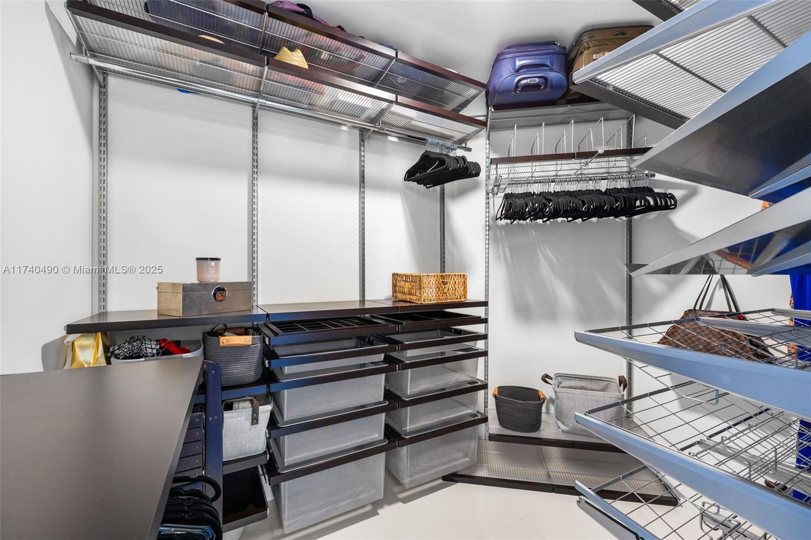 PARAMOUNT BAY CONDO - Residential