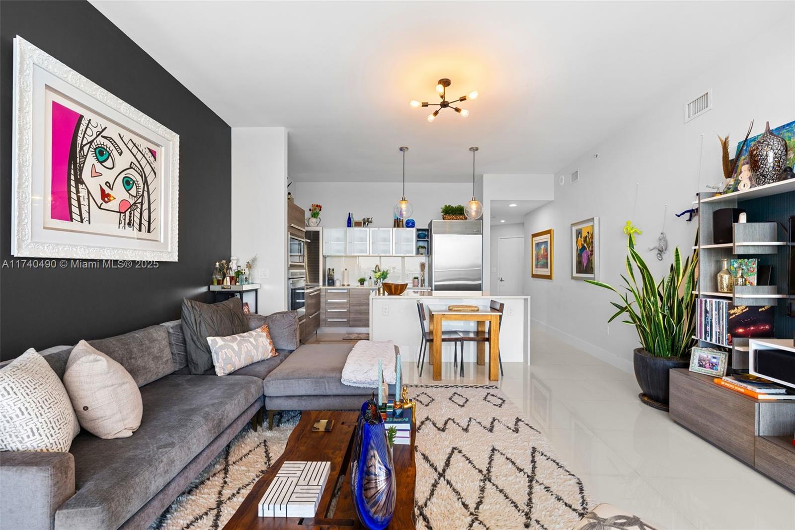 PARAMOUNT BAY CONDO - Residential