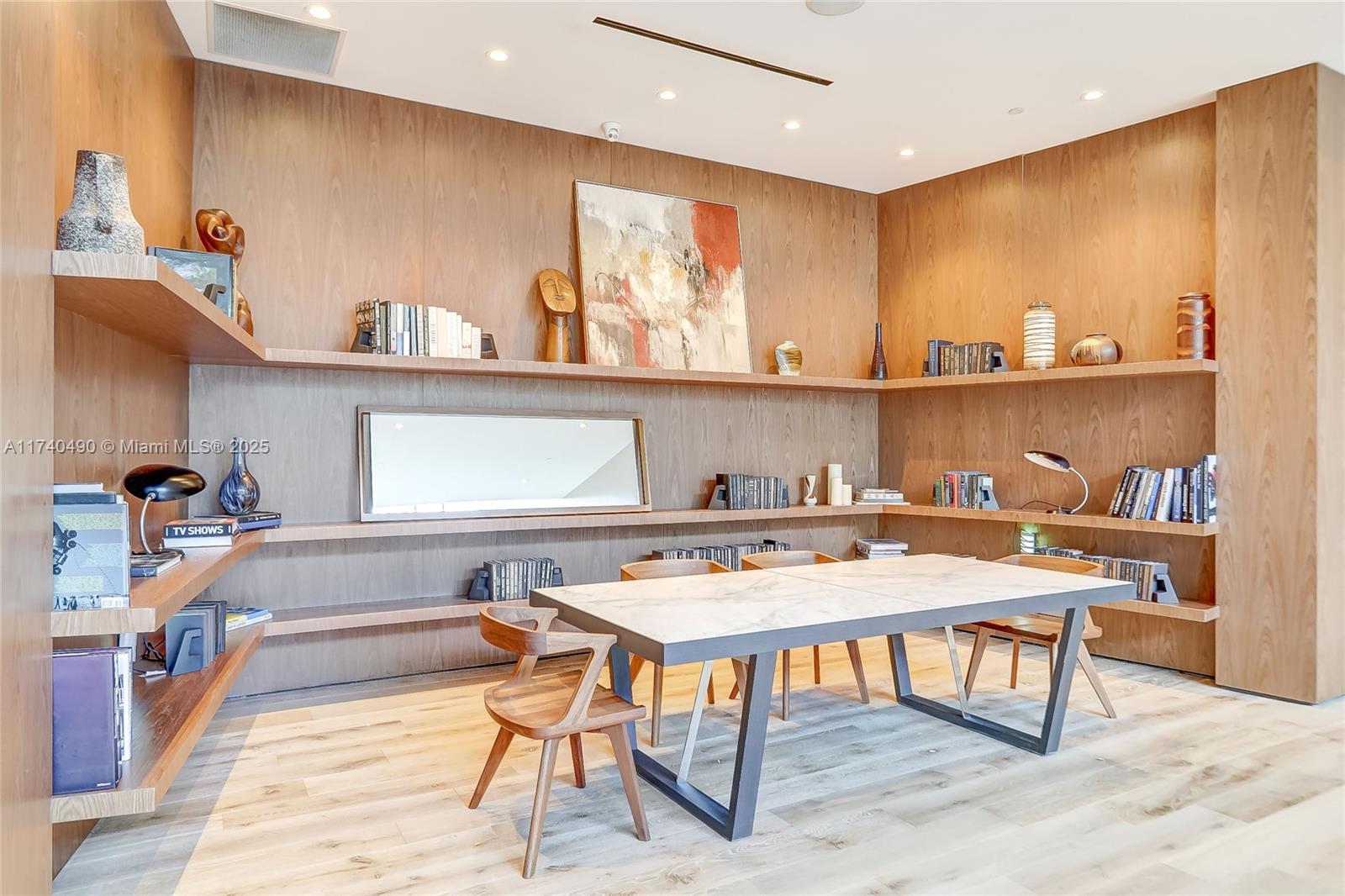 PARAMOUNT BAY CONDO - Residential