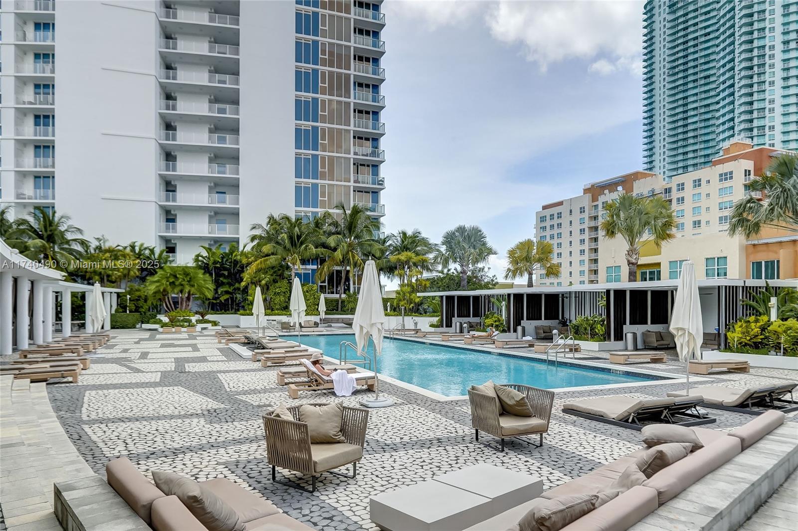 PARAMOUNT BAY CONDO - Residential