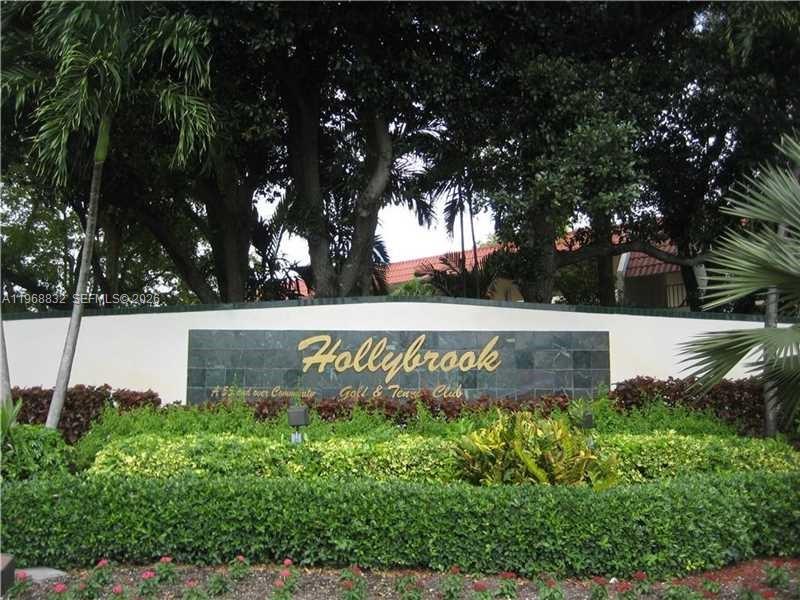 HOLLYBROOK GOLF AND TENNIS - Residential