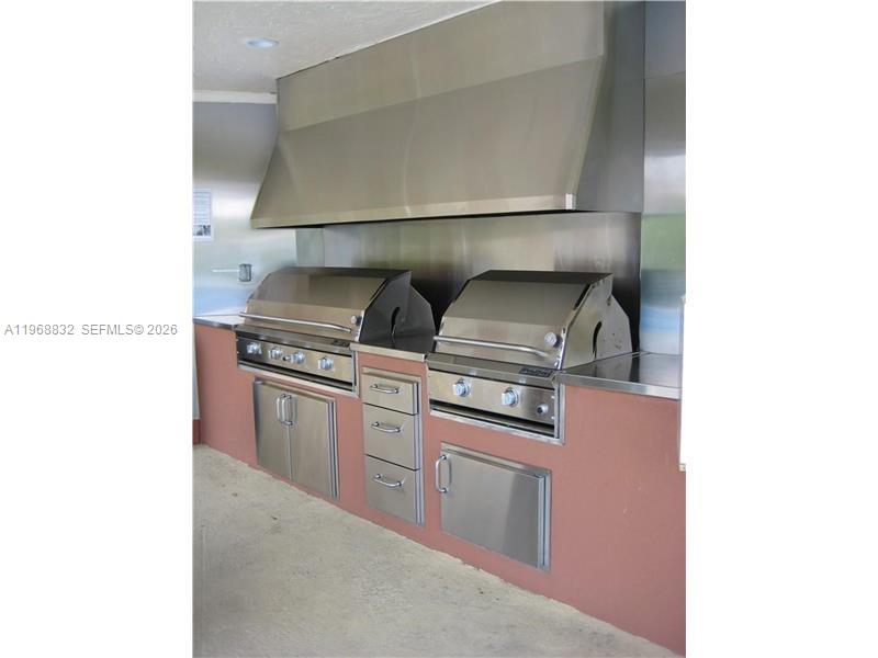 HOLLYBROOK GOLF AND TENNIS - Residential