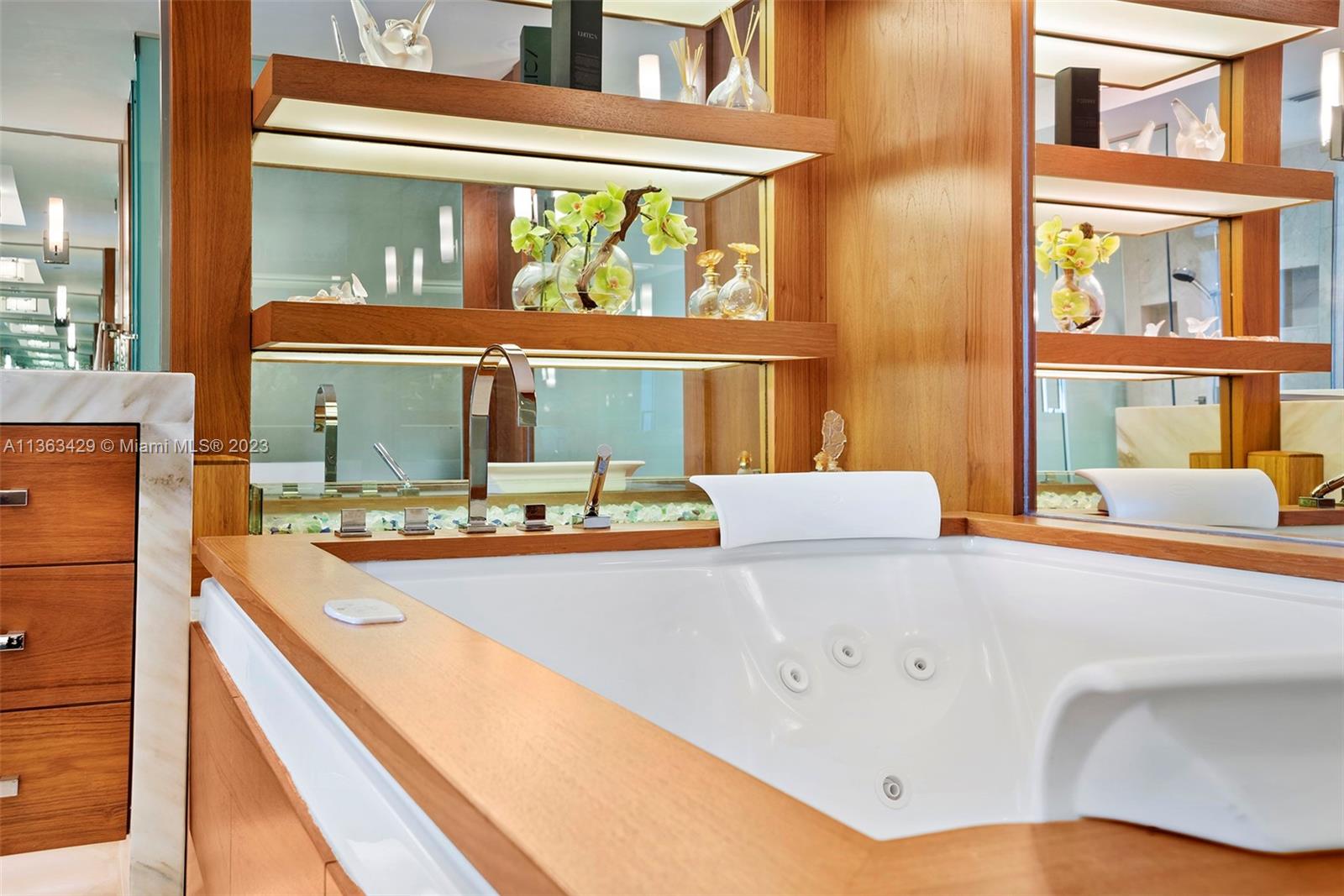 JADE RESIDENCES AT BRICKE - Residential