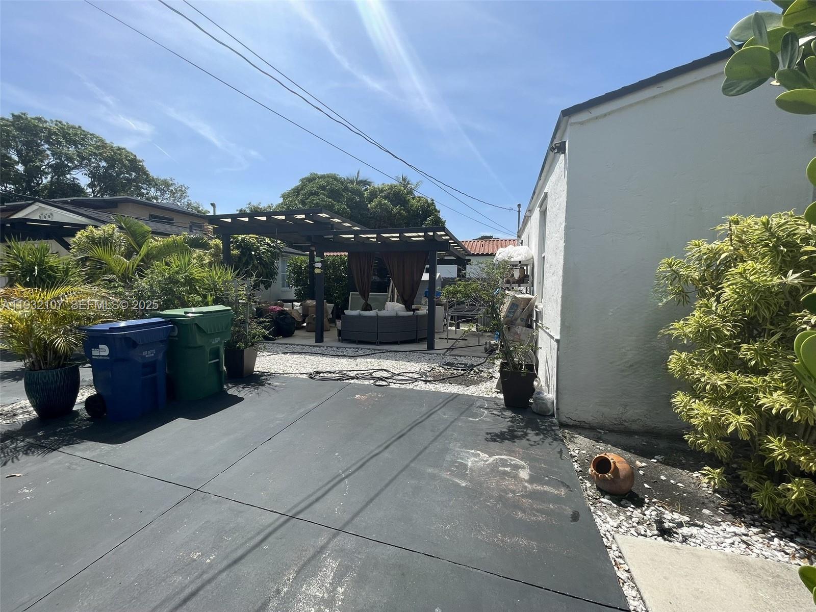 DIXIE MANOR - Residential Income