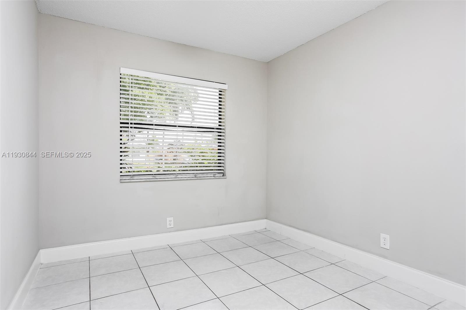 LAUDERDALE NORTH PARK - Residential Lease