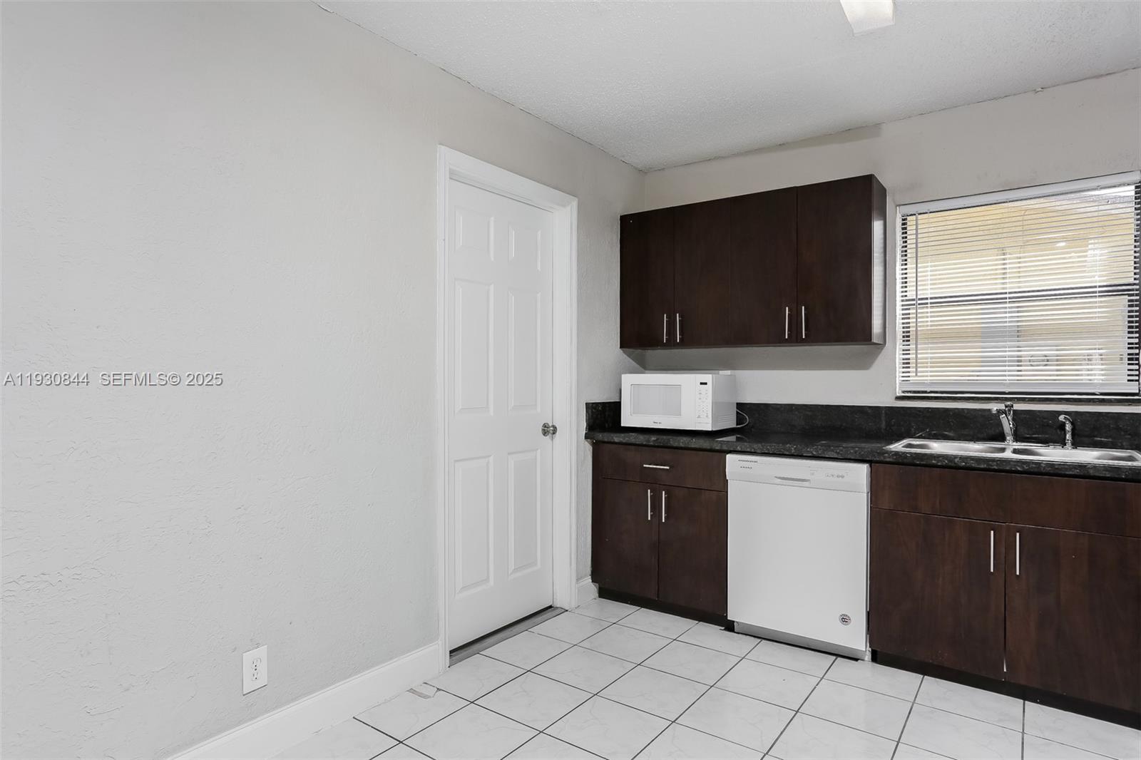 LAUDERDALE NORTH PARK - Residential Lease