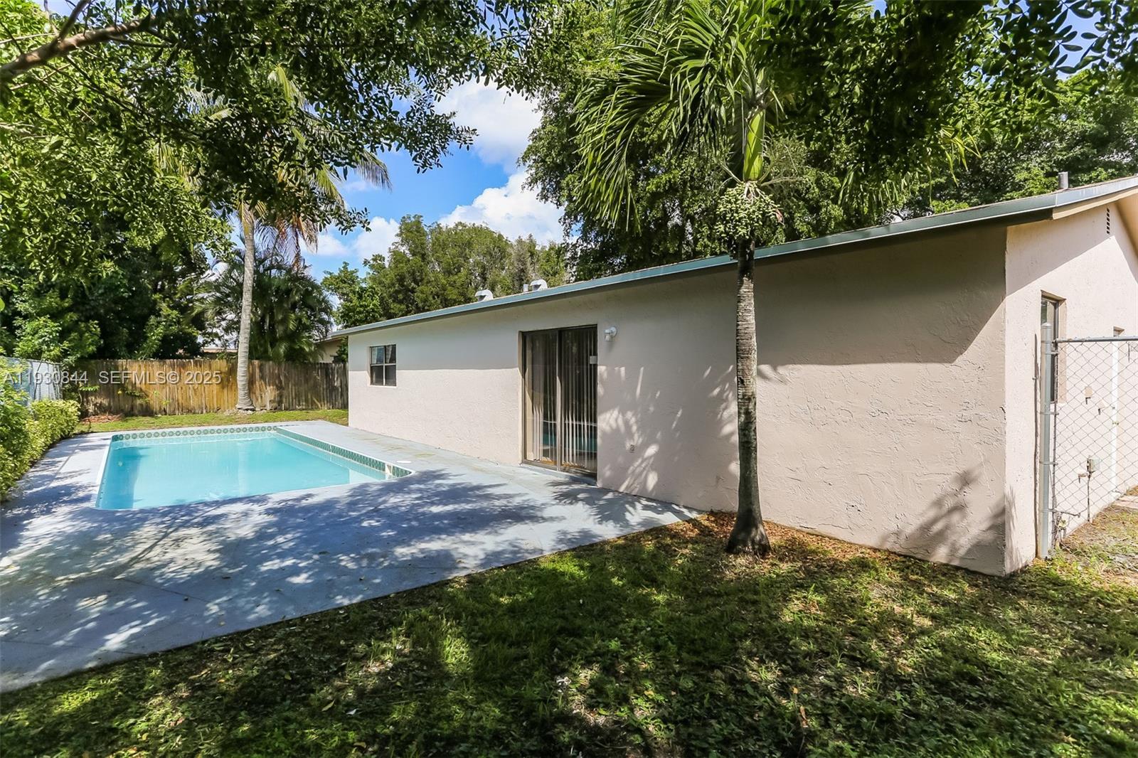 LAUDERDALE NORTH PARK - Residential Lease