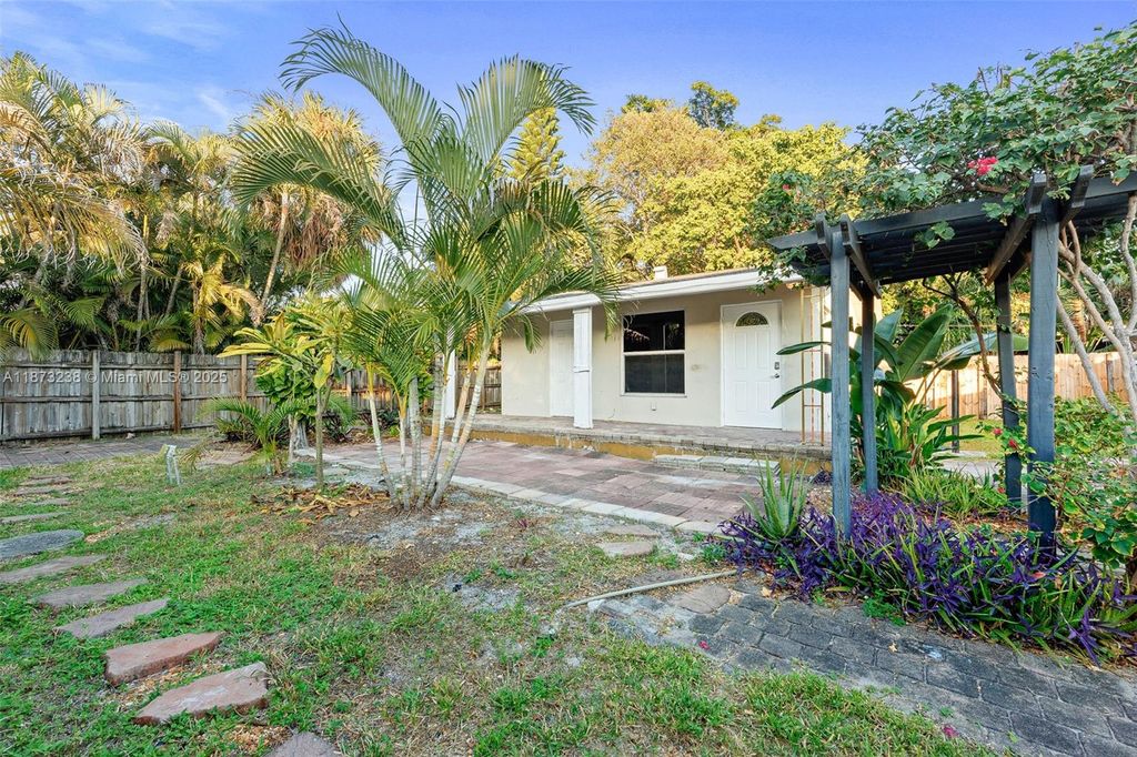 Photo of 1565 NE 32nd St #B, Oakland Park, FL 33334 (MLS # A11873238)