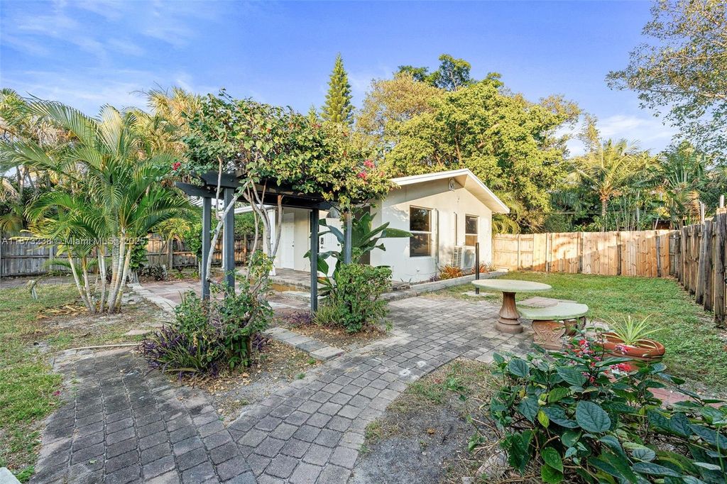 Photo of 1565 NE 32nd St #B, Oakland Park, FL 33334 (MLS # A11873238)