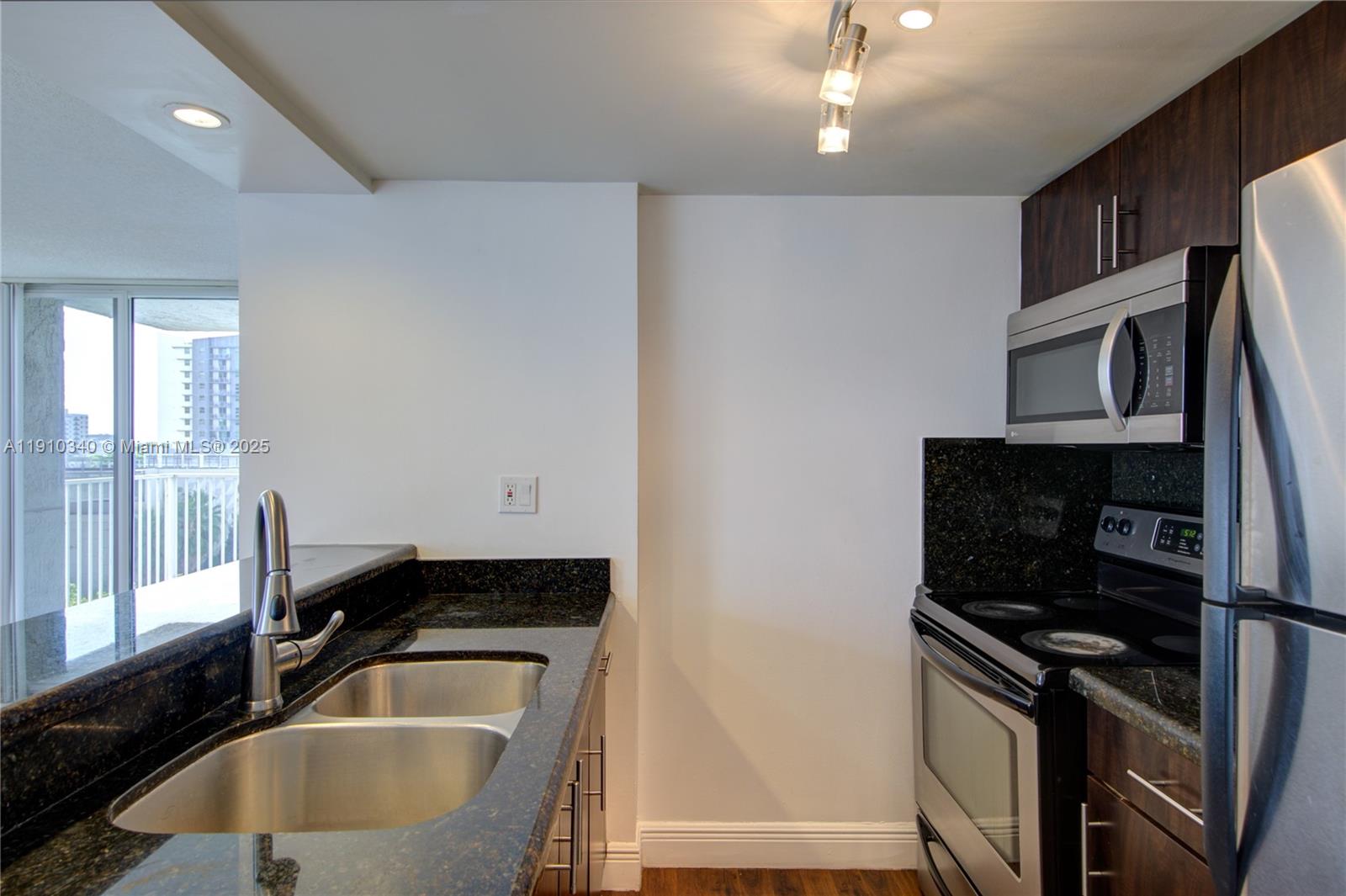 MADISON DOWNTOWN CONDO - Residential Lease